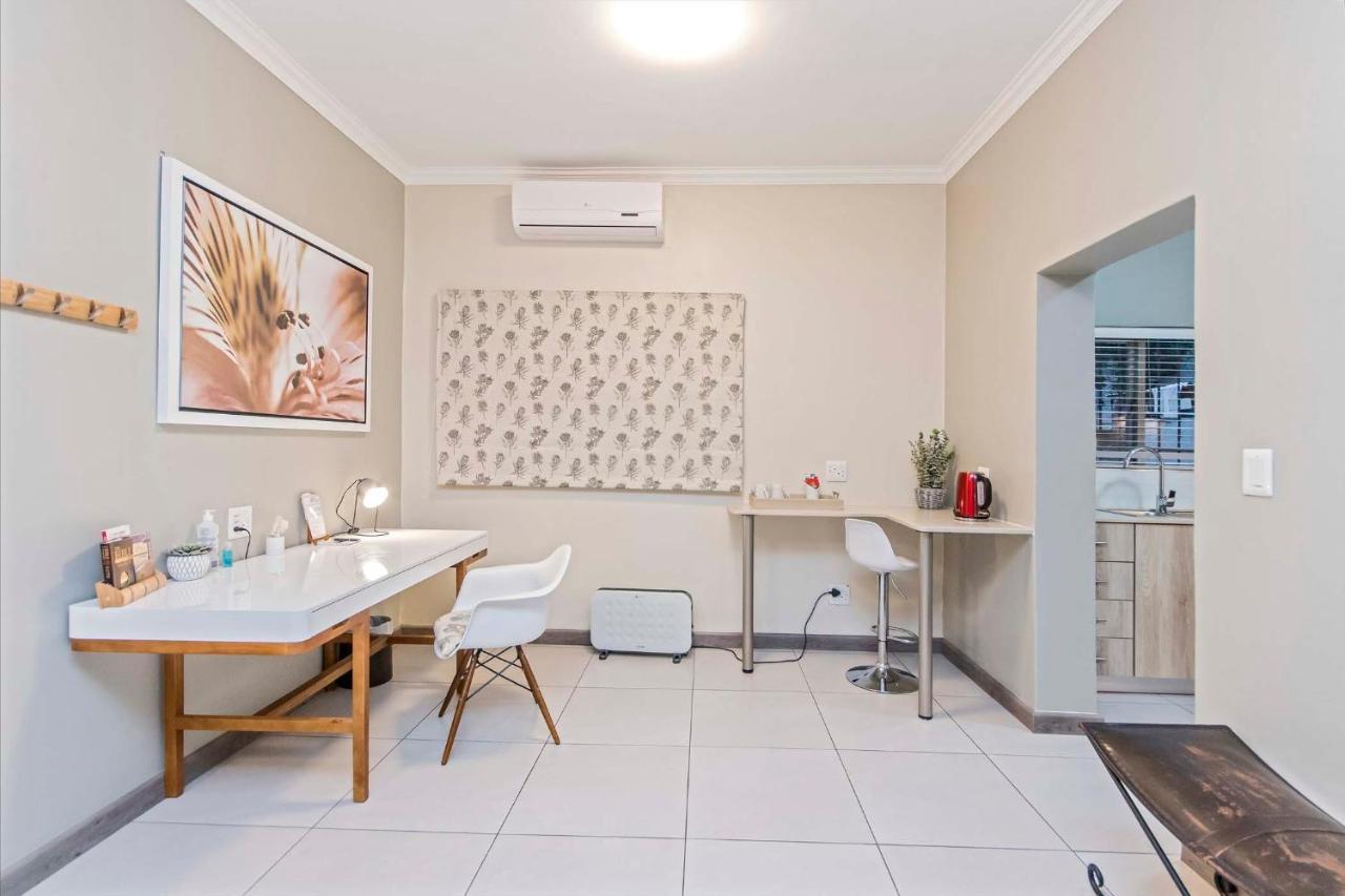 Dunton Guest House ヨハネスブルグ エクステリア 写真