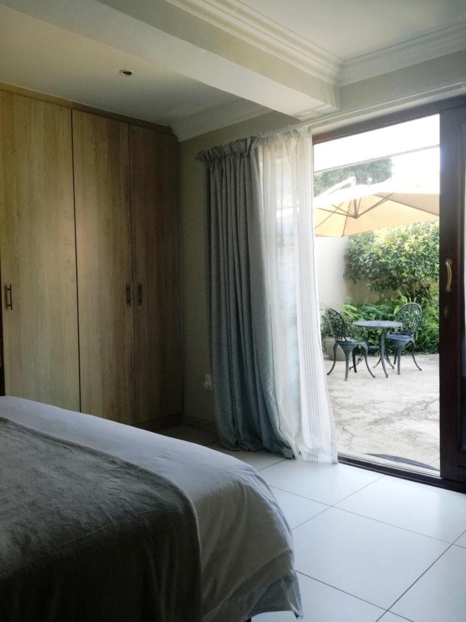 Dunton Guest House ヨハネスブルグ エクステリア 写真