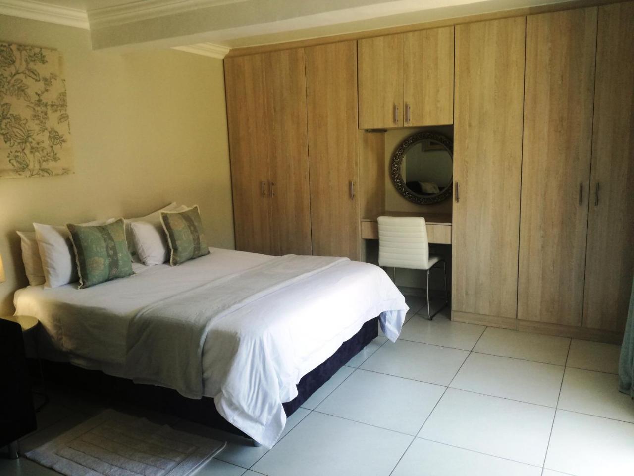 Dunton Guest House ヨハネスブルグ エクステリア 写真